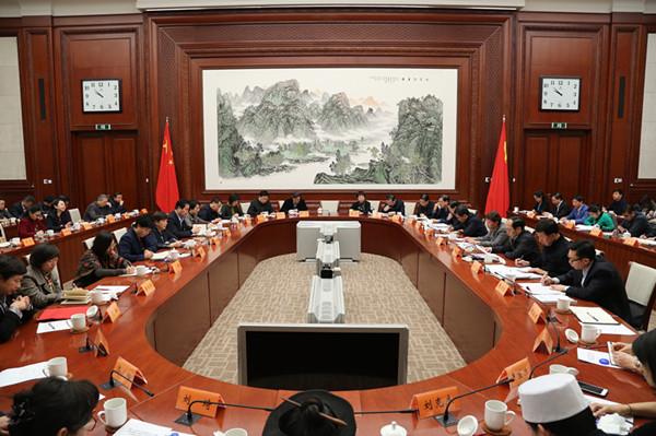 市委统战部向党外人士通报市委全会精神.jpg