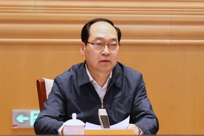 周开让主持会议并讲话.png