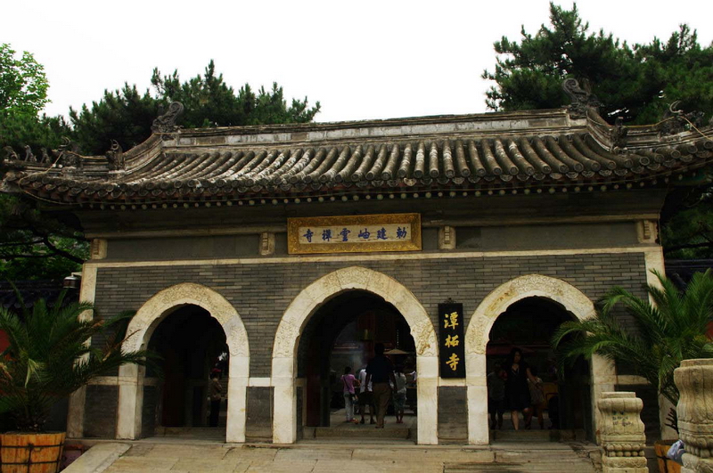 0003潭柘寺山门.jpg