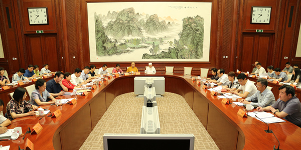 市委统战部向党外人士通报市委全会精神.JPG