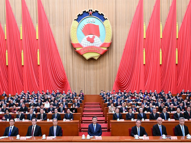 　　3月4日下午，中国人民政治协商会议第十四届全国委员会第三次会议在北京人民大会堂开幕。这是习近平、李强、赵乐际、蔡奇、丁薛祥、李希、韩正在主席台就座。 新华社记者 谢环驰.png