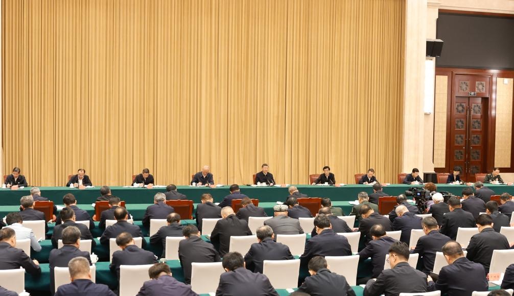 9月24日下午,率中央代表团出席新疆维吾尔自治区成立70周年庆祝活动的中共中央总书记、国家主席、中央军委主席习近平在乌鲁木齐听取新疆维吾尔自治区党委和政府工作汇报,发表了重要讲话。 新华社记者 丁林 摄.jpg 9月24日下午,率中央代表团出席新疆维吾尔自治区成立70周年庆祝活动的中共中央总书记、国家主席、中央军委主席习近平在乌鲁木齐听取新疆维吾尔自治区党委和政府工作汇报,发表了重要讲话。 新华社记者 丁林 摄.jpg