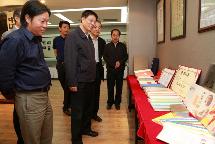 2015.05.07中共北京市委常委、统战部长戴均良到民盟北京市委机关调研.jpg