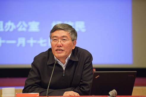 中央宣讲团成员、中央财经领导小组办公室副主任杨伟民作辅导报告。.jpg 中央宣讲团成员、中央财经领导小组办公室副主任杨伟民作辅导报告。.jpg