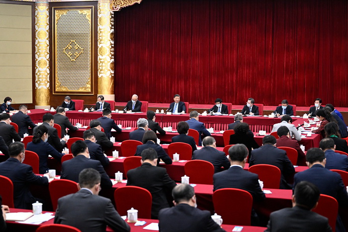 3月6日，中共中央总书记、国家主席、中央军委主席习近平看望参加全国政协十四届一次会议的民建、工商联界委员，并参加联组会，听取意见和建议。中共中央政治局常委、全国政协十四届一次会议主席团会议主持人王沪宁，中共中央政治局常委蔡奇、丁薛祥参加看望和讨论。新华社记者 申宏 摄.jpg