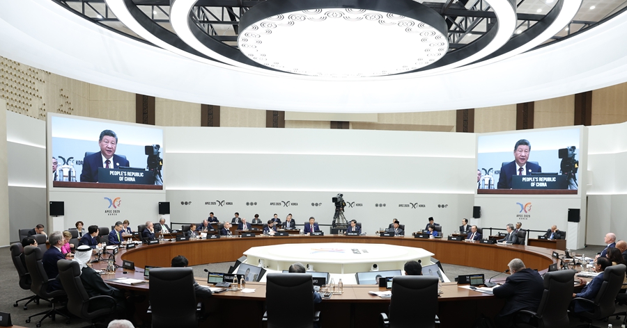 当地时间10月31日上午,亚太经合组织第三十二次领导人非正式会议第一阶段会议在韩国庆州和白会议中心举行。国家主席习近平出席会议并发表题为《共建普惠包容的开放型亚太经济》的重要讲话。新华社记者 黄敬文 摄.jpg 当地时间10月31日上午,亚太经合组织第三十二次领导人非正式会议第一阶段会议在韩国庆州和白会议中心举行。国家主席习近平出席会议并发表题为《共建普惠包容的开放型亚太经济》的重要讲话。新华社记者 黄敬文 摄.jpg