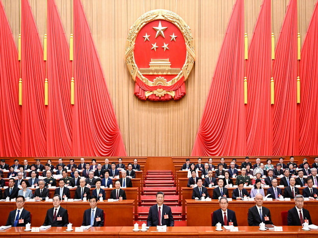 　　3月5日，第十四届全国人民代表大会第三次会议在北京人民大会堂开幕。党和国家领导人习近平、李强、王沪宁、蔡奇、丁薛祥、李希、韩正等出席大会。新华社记者 李学仁 摄.jpg