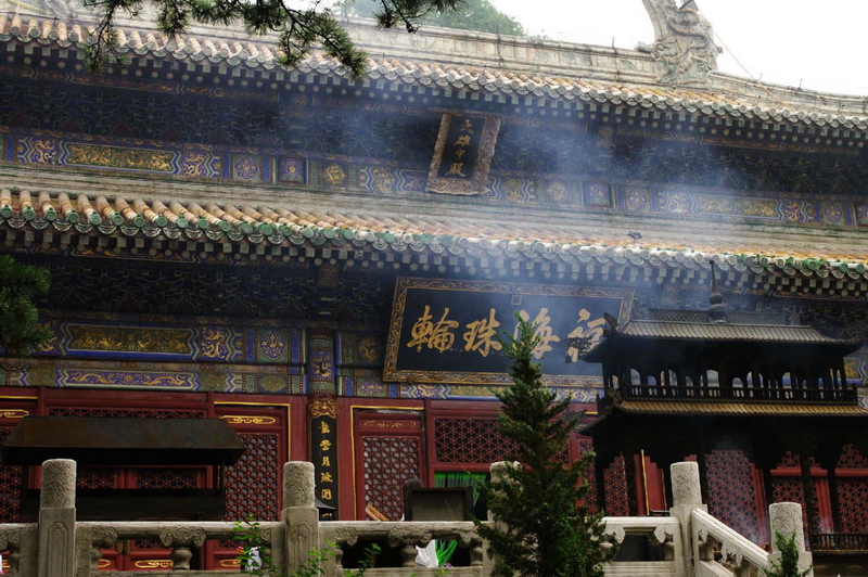 0004潭柘寺大殿.jpg