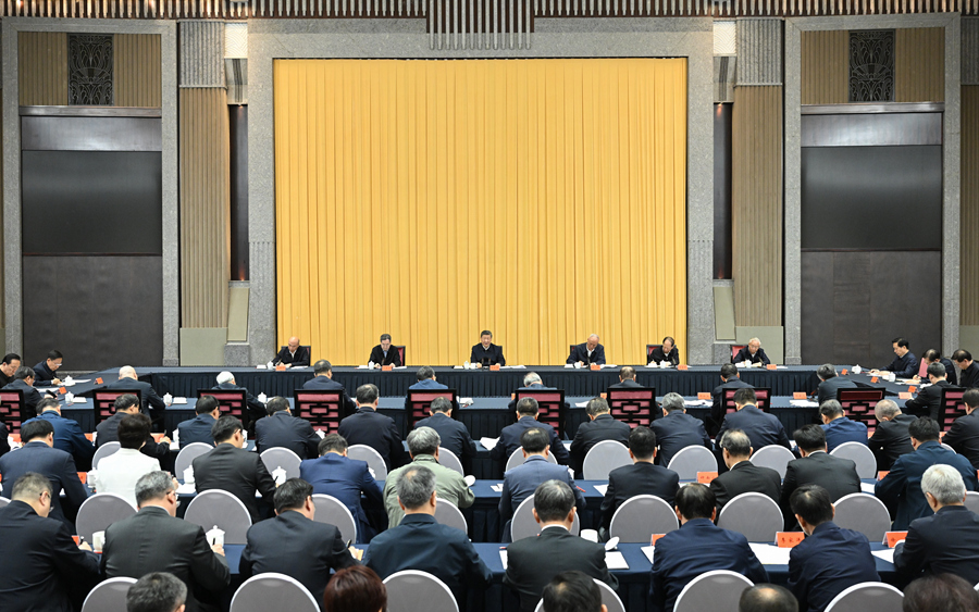 4月30日上午，中共中央总书记、国家主席、中央军委主席习近平在上海出席加强基础研究座谈会并发表重要讲话。新华社记者 燕雁 摄.jpg