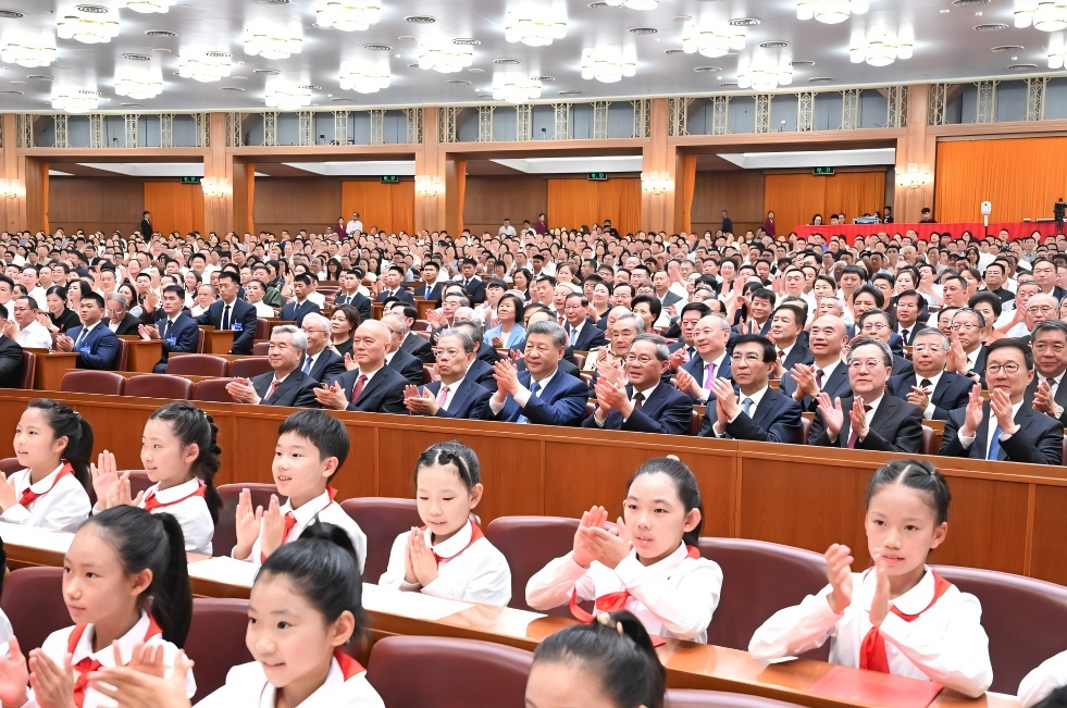 6月29日晚,庆祝中国共产党成立105周年音乐会《人民至上》在北京举行。习近平、李强、赵乐际、王沪宁、蔡奇、丁薛祥、李希、韩正等党和国家领导人,同约3000名观众一起观看演出。新华社记者 燕雁 摄.jpg 6月29日晚,庆祝中国共产党成立105周年音乐会《人民至上》在北京举行。习近平、李强、赵乐际、王沪宁、蔡奇、丁薛祥、李希、韩正等党和国家领导人,同约3000名观众一起观看演出。新华社记者 燕雁 摄.jpg