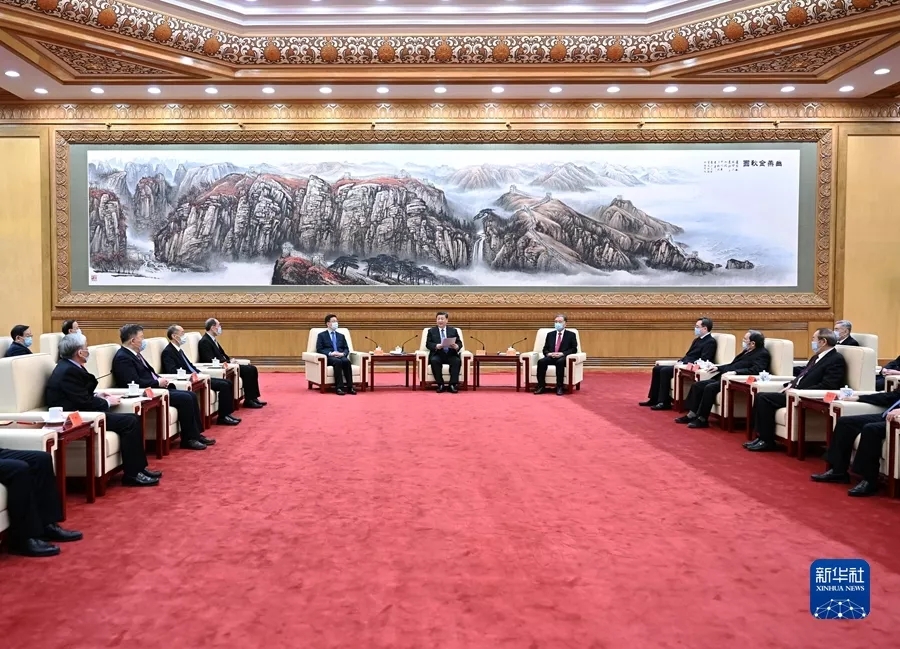 1月29日，习近平、汪洋、韩正等在北京人民大会堂同党外人士欢聚一堂，共迎佳节。新华社记者 谢环驰 摄.webp.jpg