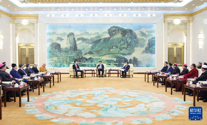 2月5日，中共中央政治局常委、全国政协主席王沪宁在北京出席全国性宗教团体负责人迎春座谈会，同宗教界人士共庆新春佳节，并代表中共中央和习近平总书记，向全国宗教界人士和广大信教群众致以新春祝福。新华社记者 姚大伟 摄.jpg