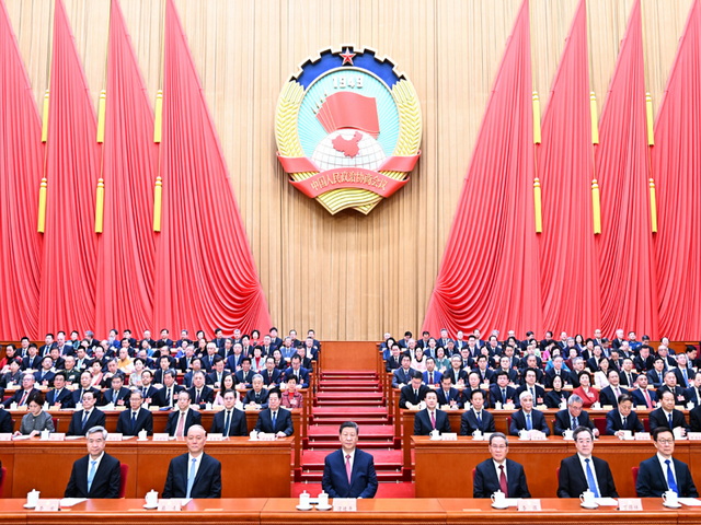 3月10日上午，中国人民政治协商会议第十四届全国委员会第三次会议在北京人民大会堂闭幕。这是习近平、李强、蔡奇、丁薛祥、李希、韩正在主席台就座 新华社 摄.jpg