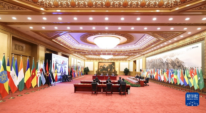11月29日晚，国家主席习近平在北京以视频方式出席中非合作论坛第八届部长级会议开幕式并发表题为《同舟共济，继往开来，携手构建新时代中非命运共同体》的主旨演讲。新华社记者 庞兴雷 摄.jpg