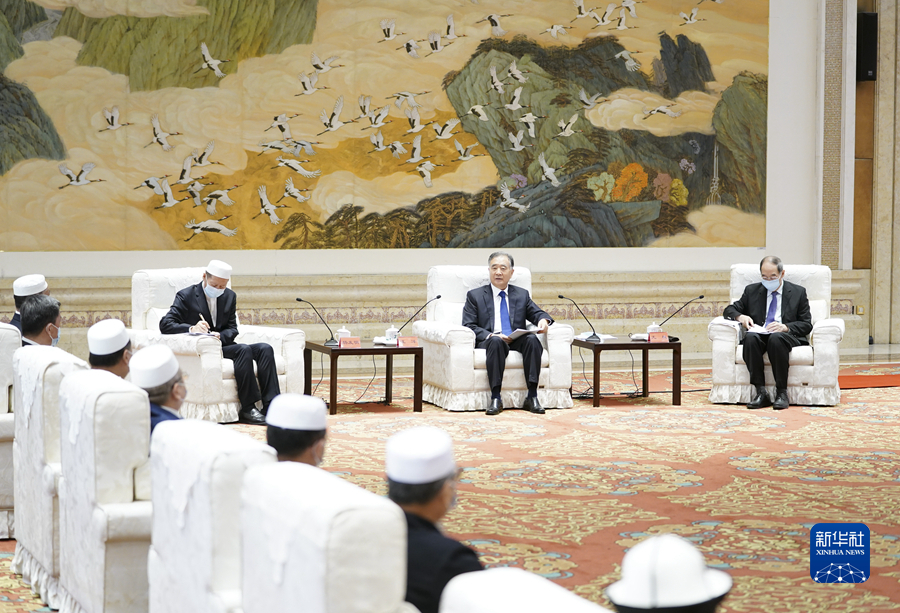9月20日，中共中央政治局常委、全国政协主席汪洋在北京会见中国伊斯兰教协会新一届领导班子成员。新华社记者 燕雁 摄.jpg