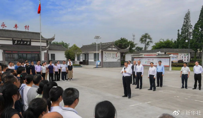 习近平在四川眉山市考察调研5.jpg