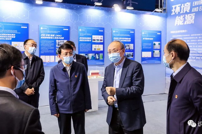 叮嘱加强校企合作、推动成果转化.jpg