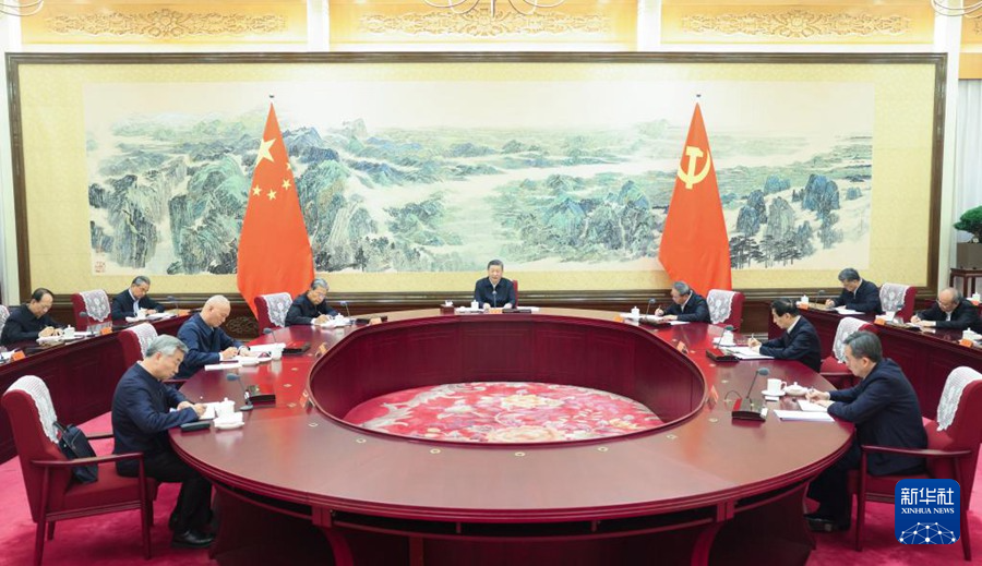 12月26日至27日，中共中央政治局召开民主生活会，中共中央总书记习近平主持会议并发表重要讲话。新华社记者 鞠鹏  摄.png