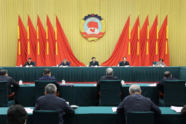 3月27日，政协第十四届全国委员会第十七次主席会议在北京召开。中共中央政治局常委、全国政协主席王沪宁主持并讲话。新华社记者 姚大伟 摄.jpg