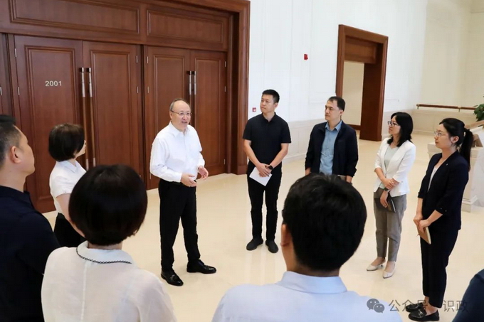 中央宣讲团报告会在京举行，尹力全面深入宣讲党的二十届三中全会精神，与基层干部群众互动交流003.jpg