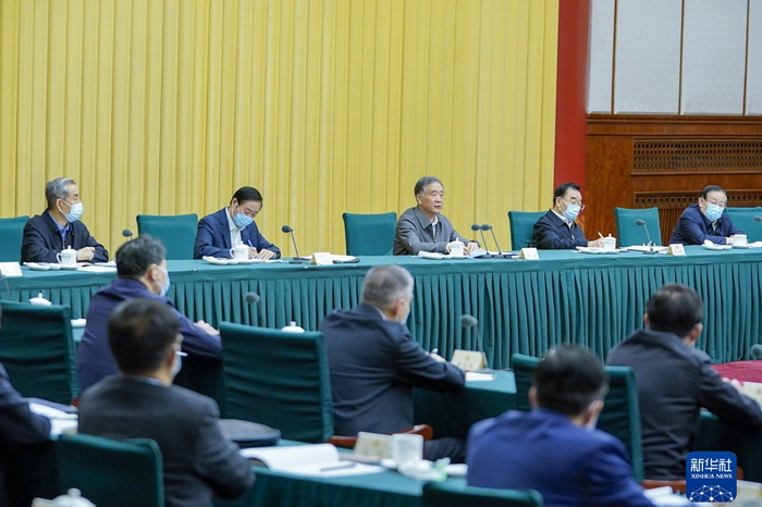 4月22日，全国政协“学习贯彻习近平总书记重要指示 深入开展政协委员读书活动”座谈会在北京召开，会上传达了习近平的重要指示。中共中央政治局常委、全国政协主席汪洋出席会议并讲话。新华社记者 高洁 摄.jpg