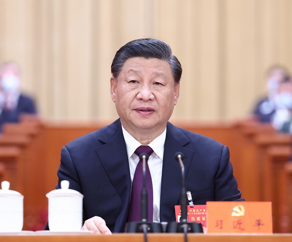 10月22日，中国共产党第二十次全国代表大会在北京人民大会堂胜利闭幕。习近平同志主持大会。新华社记者 鞠鹏 摄.jpg