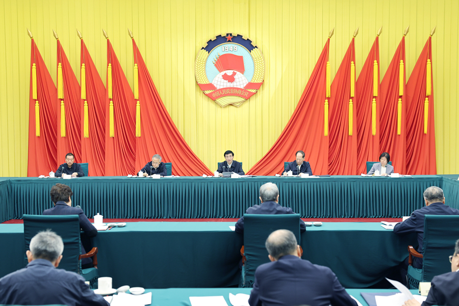 10月30日，政协第十四届全国委员会第二十七次主席会议在北京召开。中共中央政治局常委、全国政协主席王沪宁主持并讲话。新华社记者 姚大伟 摄.jpg