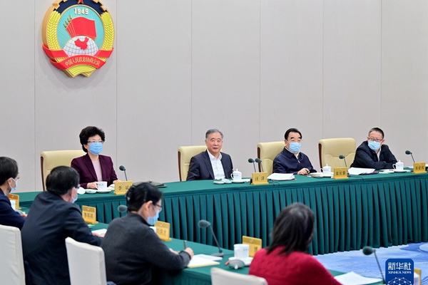 11月25日，十三届全国政协第67次双周协商座谈会在北京召开，全国政协主席汪洋主持会议。 新华社记者 岳月伟 摄.jpg