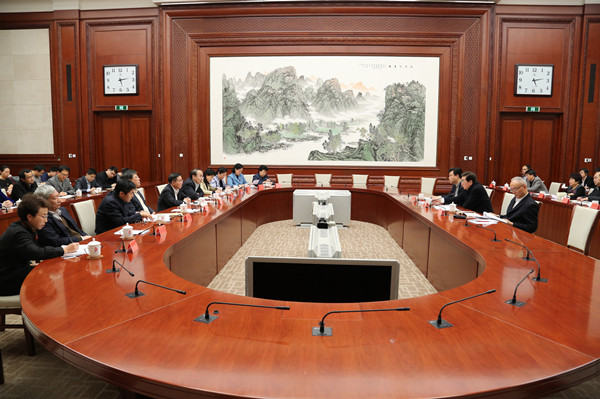 统一思想坚定信心携手前行 郭金龙蔡奇吉林与党外人士谈心.jpg
