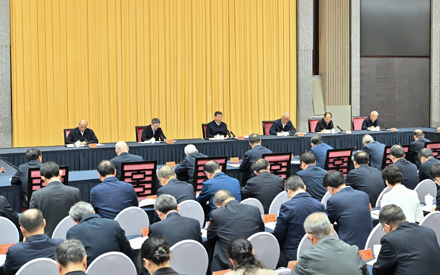 4月30日上午，中共中央总书记、国家主席、中央军委主席习近平在上海出席加强基础研究座谈会并发表重要讲话。新华社记者 翟健岚 摄.jpg
