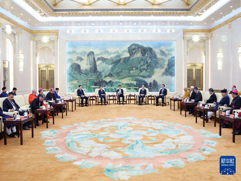 1月23日，中共中央政治局常委、全国政协主席王沪宁出席全国性宗教团体负责人迎春座谈会，同宗教界人士共庆新春佳节，并代表中共中央和习近平总书记，向全国宗教界人士和广大信教群众致以新春祝福。新华社记者 姚大伟 摄.png