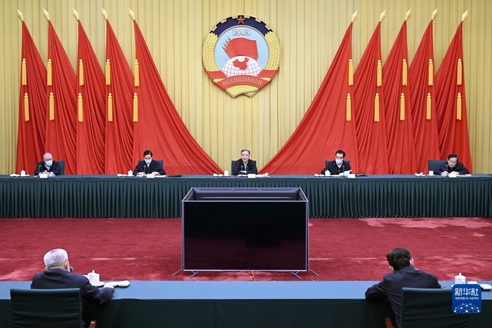 3月29日，政协第十三届全国委员会第七十次主席会议在北京召开。中共中央政治局常委、全国政协主席汪洋主持会议并讲话。新华社记者 张领 摄.jpg