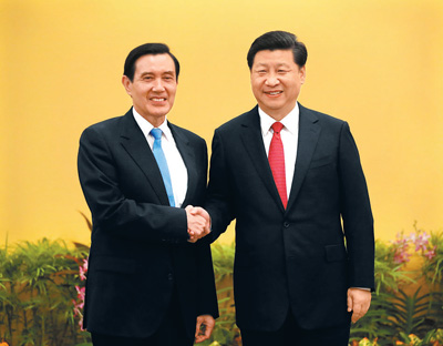 11月7日下午,中共中央总书记、国家主席习近平同台湾方面领导人马英九在新加坡会面,就进一步推进两岸关系和平发展交换意见。这是习近平同马英九握手。新华社记者兰红光摄.jpg 11月7日下午,中共中央总书记、国家主席习近平同台湾方面领导人马英九在新加坡会面,就进一步推进两岸关系和平发展交换意见。这是习近平同马英九握手。新华社记者兰红光摄.jpg