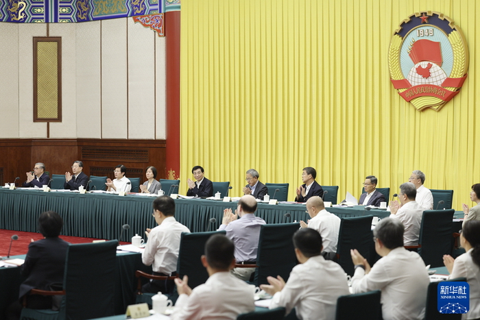 7月29日，十四届全国政协第二十二次双周协商座谈会在北京召开，中共中央政治局常委、全国政协主席王沪宁主持会议。新华社记者 丁海涛 摄.jpg