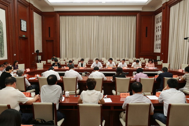市委向党外人士通报市委全会精神.jpg