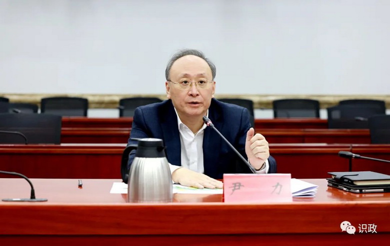 尹力主持会议调度疫情处置并到现场调研检查，要求更早更快更坚决落实防疫措施20221118101909.jpg