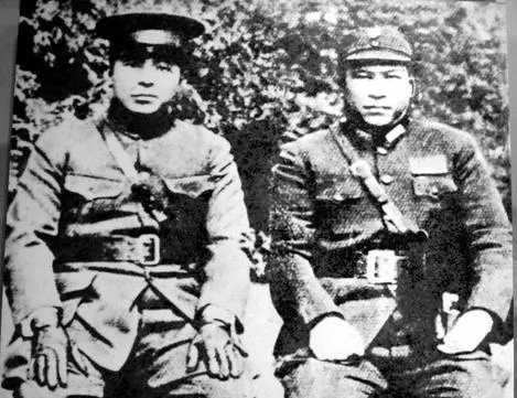 张学良和杨虎城(右)合影。杨虎城（1893年11月26日－1949年9月6日）民国陕军著名爱国将领。.webp.jpg