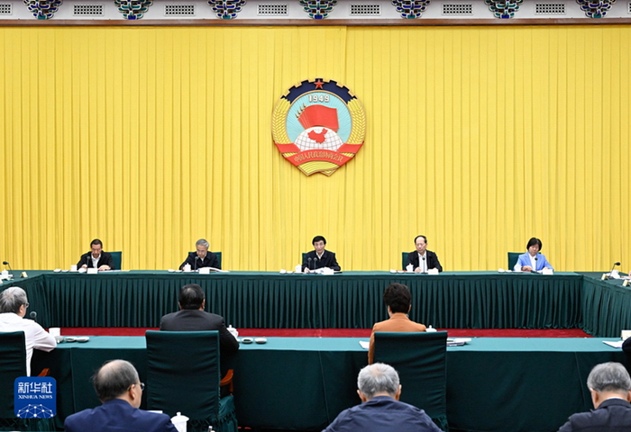 9月23日下午，全国政协召开2024年度主席会议成员务虚会。中共中央政治局常委、全国政协主席王沪宁主持并讲话。新华社记者 申宏 摄.jpg