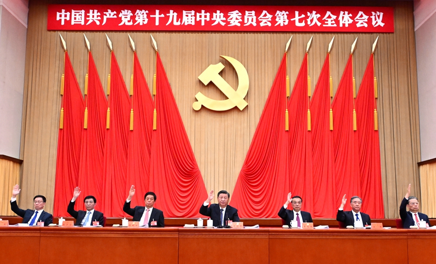 中国共产党第十九届中央委员会第七次全体会议，于2022年10月9日至12日在北京举行。这是习近平、李克强、栗战书、汪洋、王沪宁、赵乐际、韩正等在主席台上。新华社记者谢环驰摄.jpg