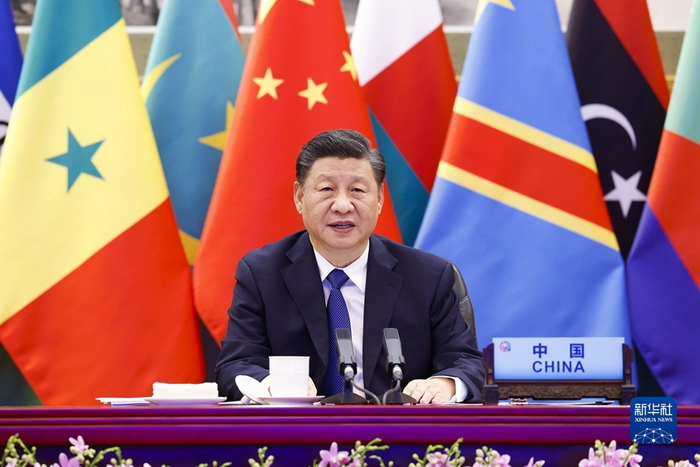 11月29日晚，国家主席习近平在北京以视频方式出席中非合作论坛第八届部长级会议开幕式并发表题为《同舟共济，继往开来，携手构建新时代中非命运共同体》的主旨演讲。新华社记者 黄敬文 摄.jpg