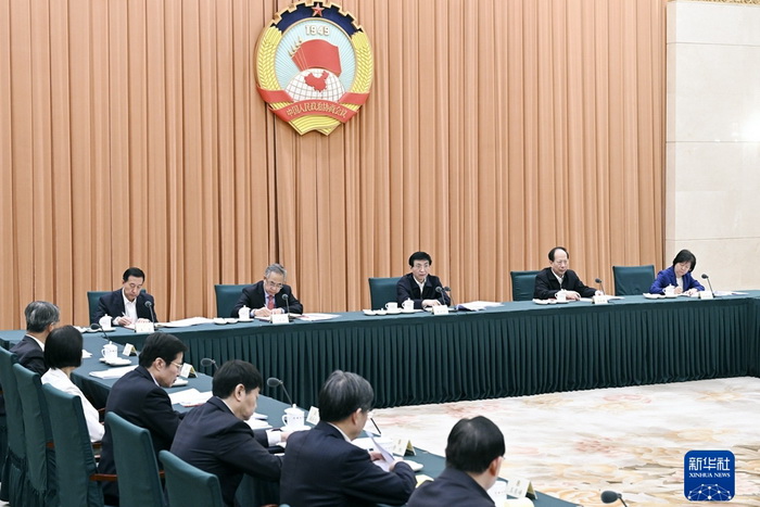 3月12日，政协第十四届全国委员会第一次主席会议在北京举行。中共中央政治局常委、全国政协主席王沪宁主持并讲话。新华社记者 张领 摄.jpg