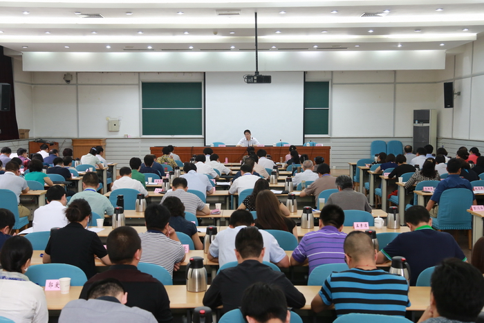 市委常委、统战部部长戴均良在党外领导干部研修班上作专题辅导报告.jpg