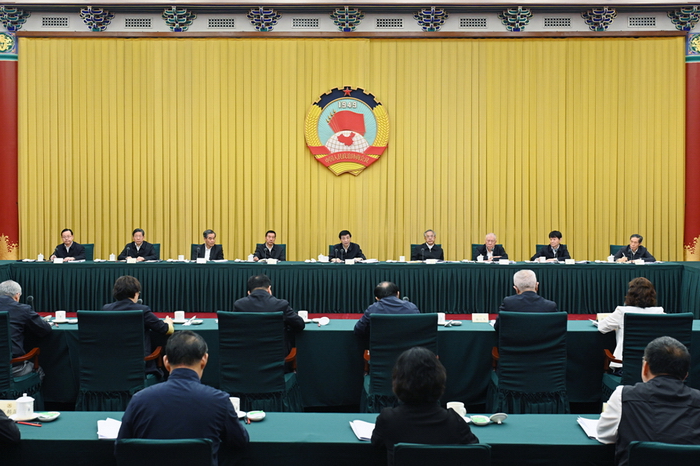 5月10日，十四届全国政协第十八次双周协商座谈会在北京召开，中共中央政治局常委、全国政协主席王沪宁主持会议。 人民政协报记者 姜贵东 摄.jpg