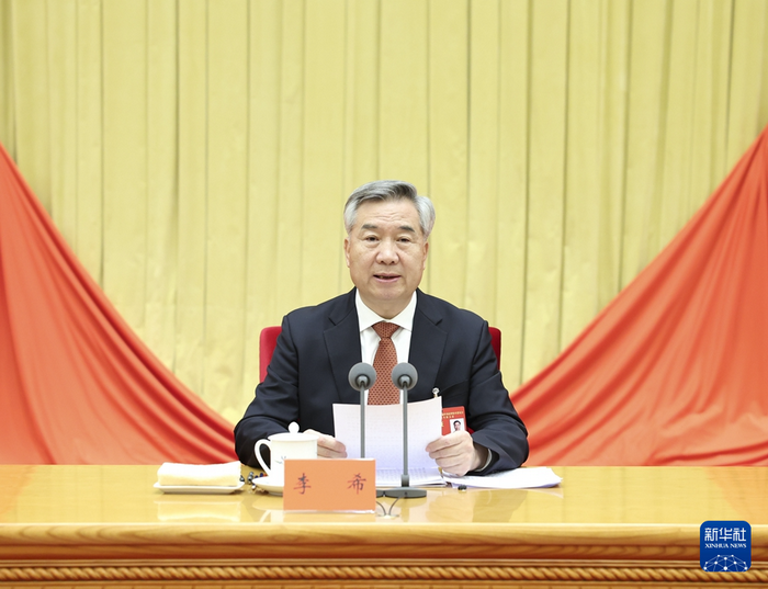1月8日，中国共产党第二十届中央纪律检查委员会第三次全体会议在北京开幕。中共中央政治局常委、中央纪律检查委员会书记李希代表中央纪律检查委员会常务委员会作题为《深入学习贯彻习近平总书记关于党的自我革命的重要思想，纵深推进新征程纪检监察工作高质量发展》的工作报告。新华社记者 庞兴雷 摄.png
