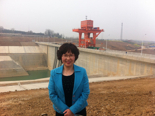 2014年3月，杜梅在南水北调工程中线工程水源地―――丹江口水库，参加民进中央朱永新副主席带队组织的“南水北调中线水源地水质保护”调研。_副本.jpg
