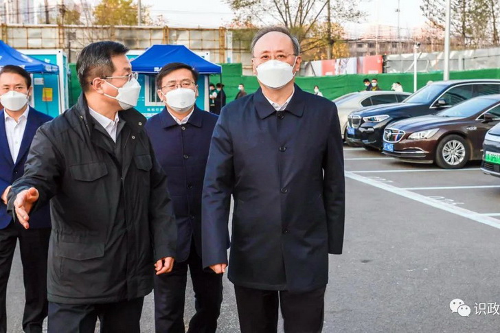 尹力主持会议调度疫情处置并到现场调研检查，要求更早更快更坚决落实防疫措施20221118101851.jpg