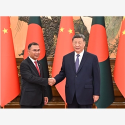 习近平会见孟加拉国总理塔里克