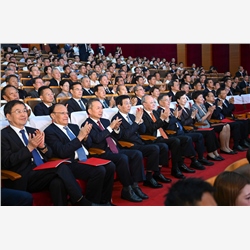 第七届全国少数民族文艺会演在京闭幕 王沪宁出席闭幕式 